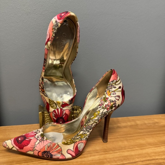 Guess Floral Pump - Picture 1 of 4